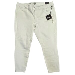 Ava & Viv White Mid-Rise Skinny Jeans Size 22 Regular